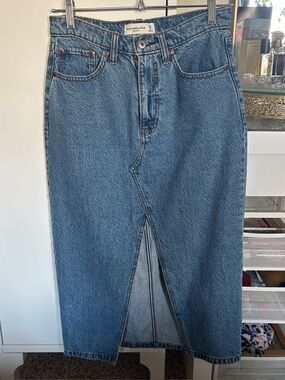 Abercrombie & Fitch Light Blue High-Rise Denim Jeans